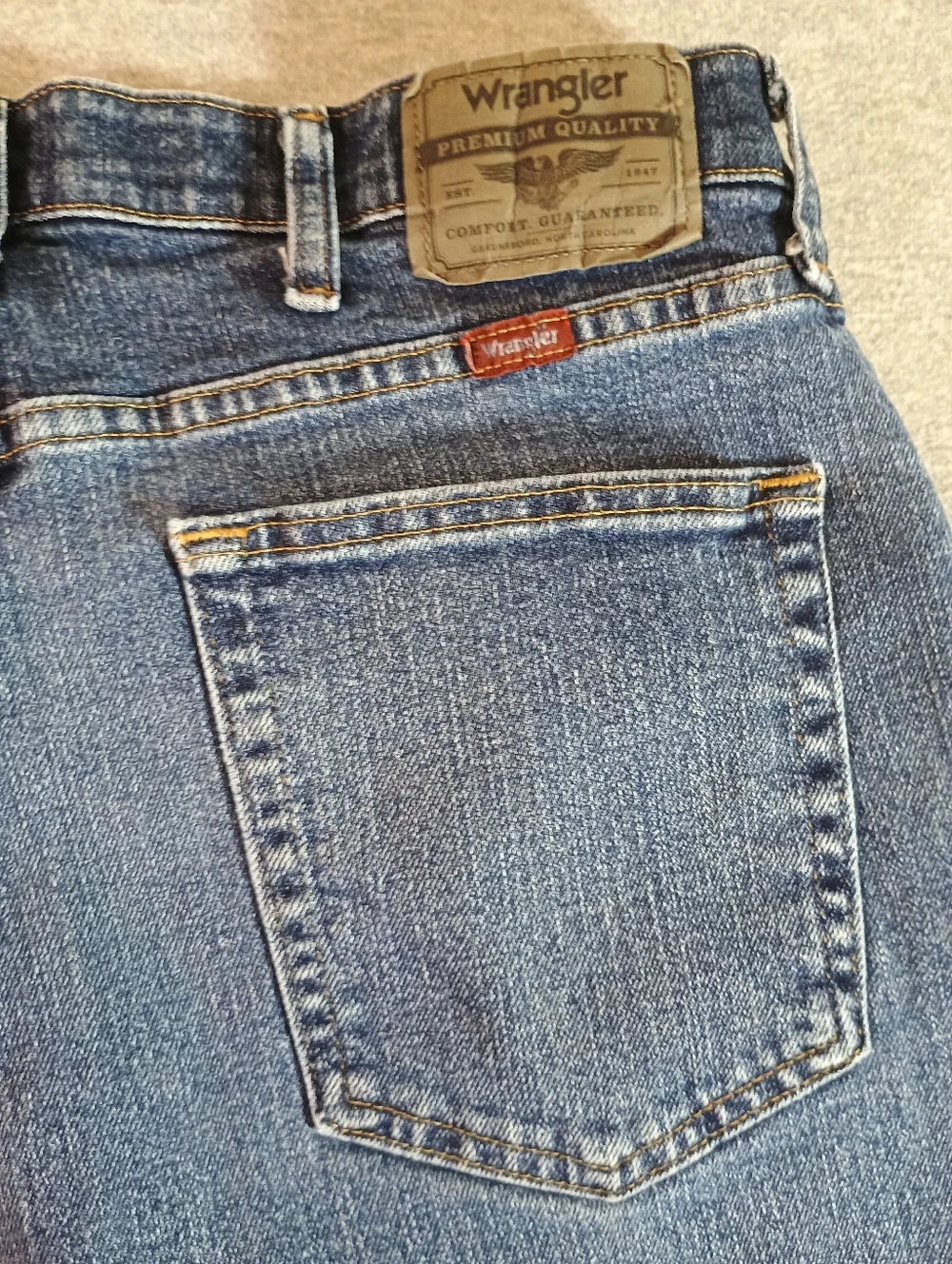 Wrangler Men's Size 34 Classic Straight Leg Blue Jeans